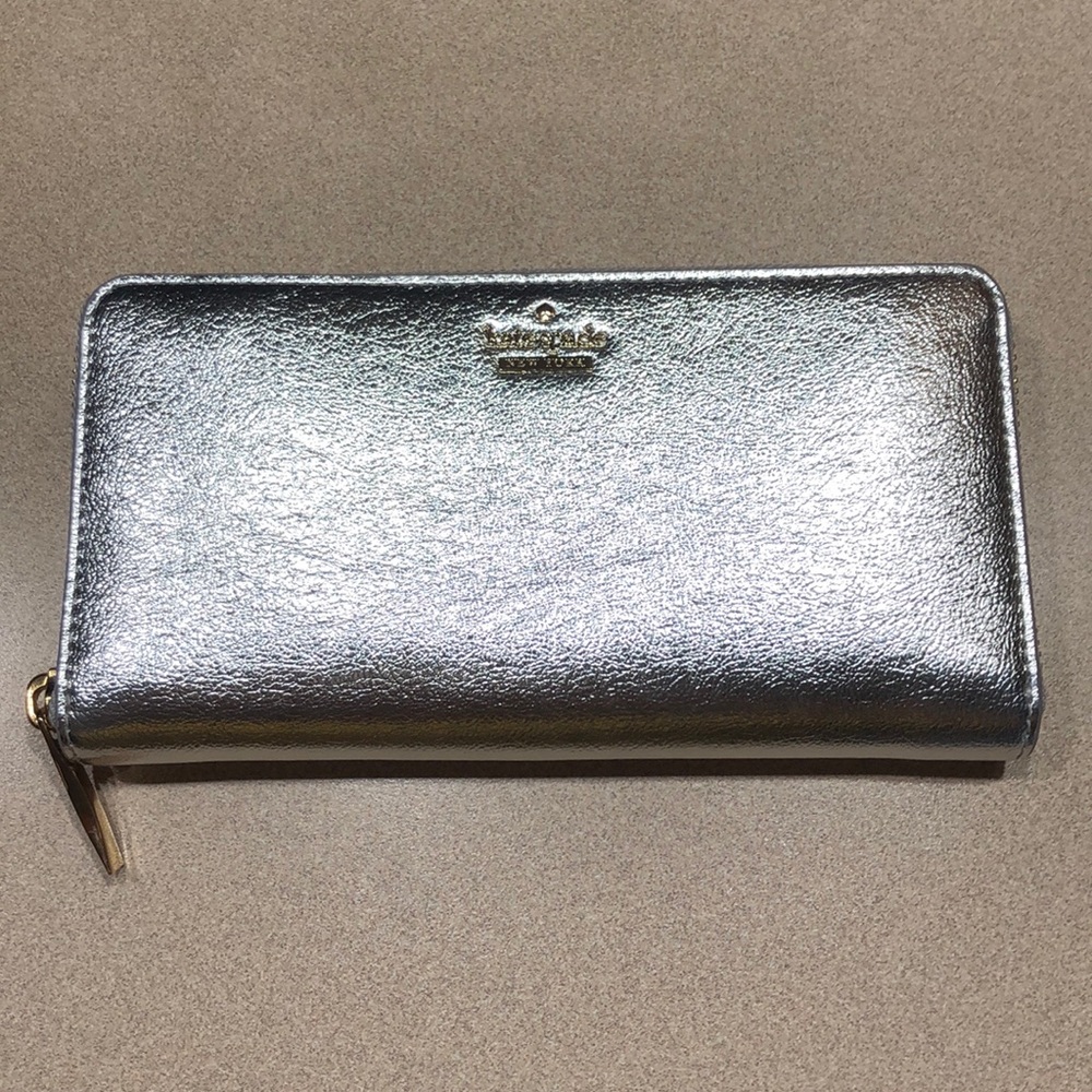 like new Kate Spade wallet